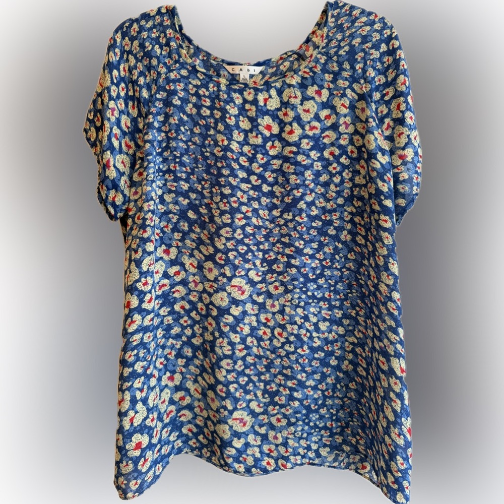CAbi Blue Pink and Cream Floral Short Sleeve Top Size Large Split Back